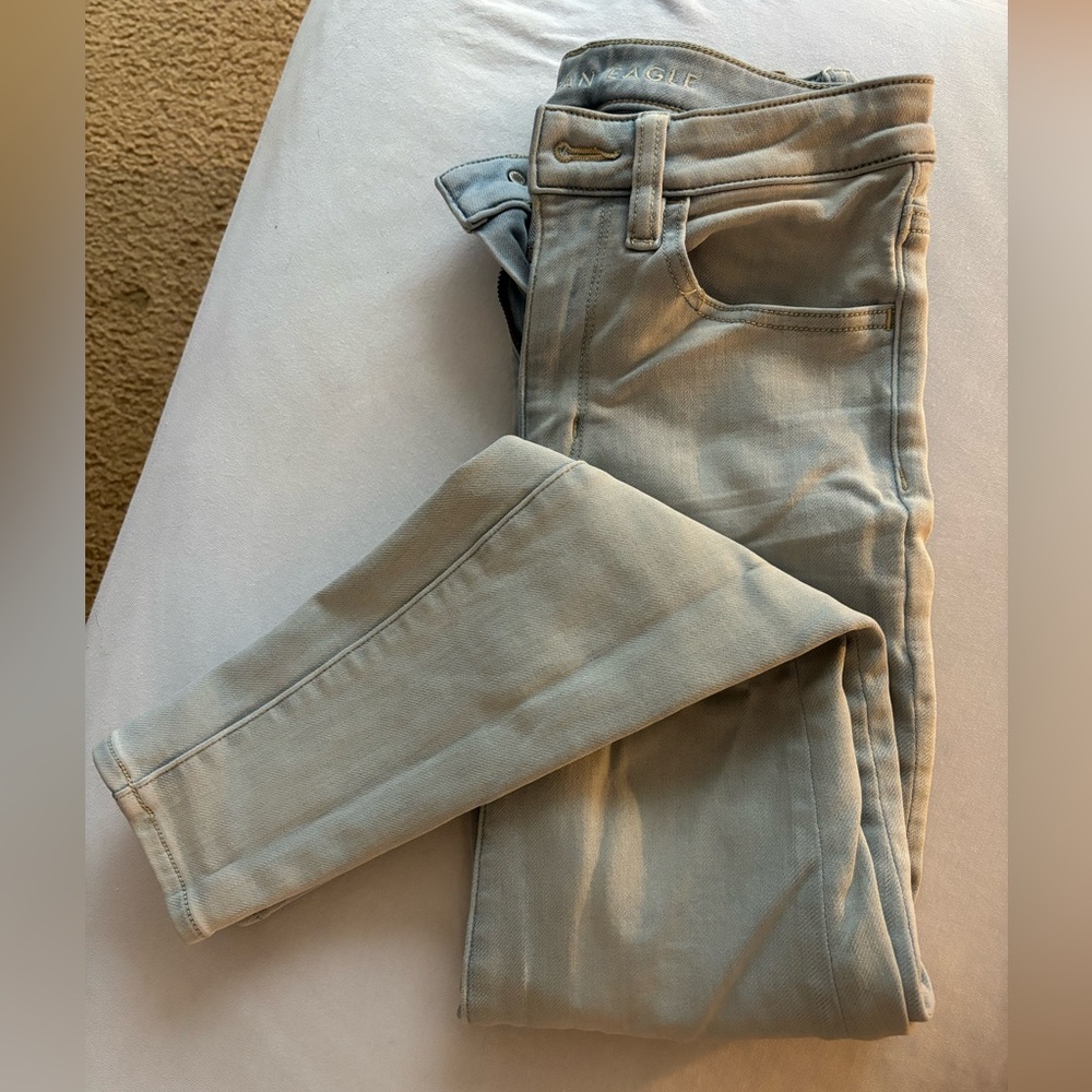 American Eagle Light Wash Super Hi-Rise Jegging